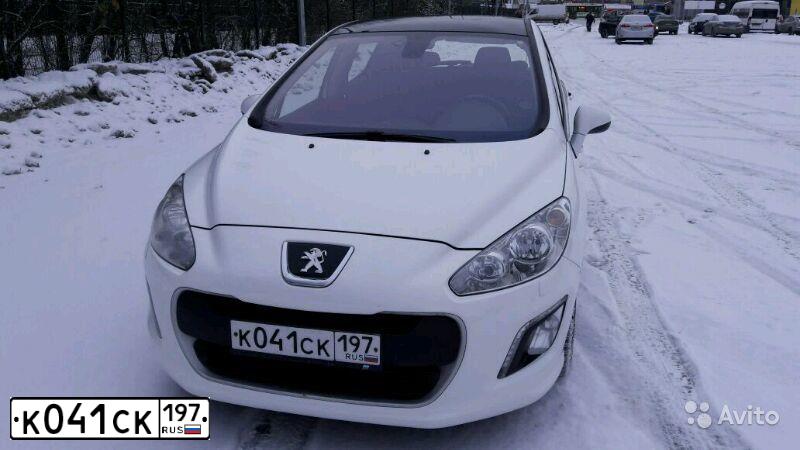 Фото автомобиля NISSAN QASHQAI, 2011 — госномер У667ОТ799. Цвет: Серый