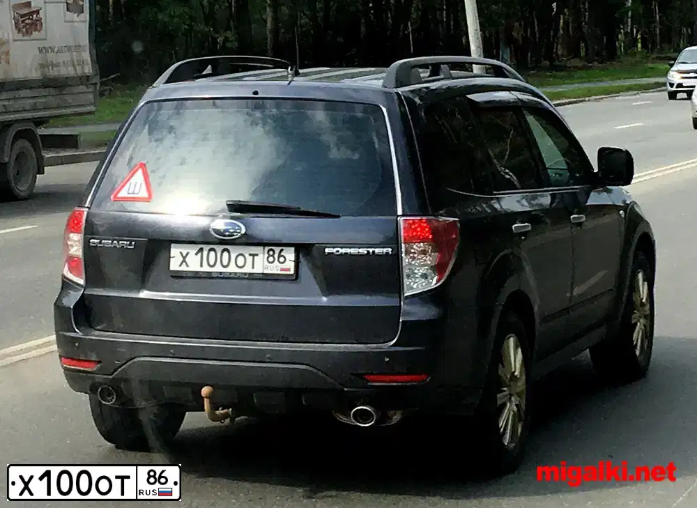 Фото автомобиля SUBARU FORESTER, 2008 — госномер Х100ОТ86. Цвет: СЕРЫЙ