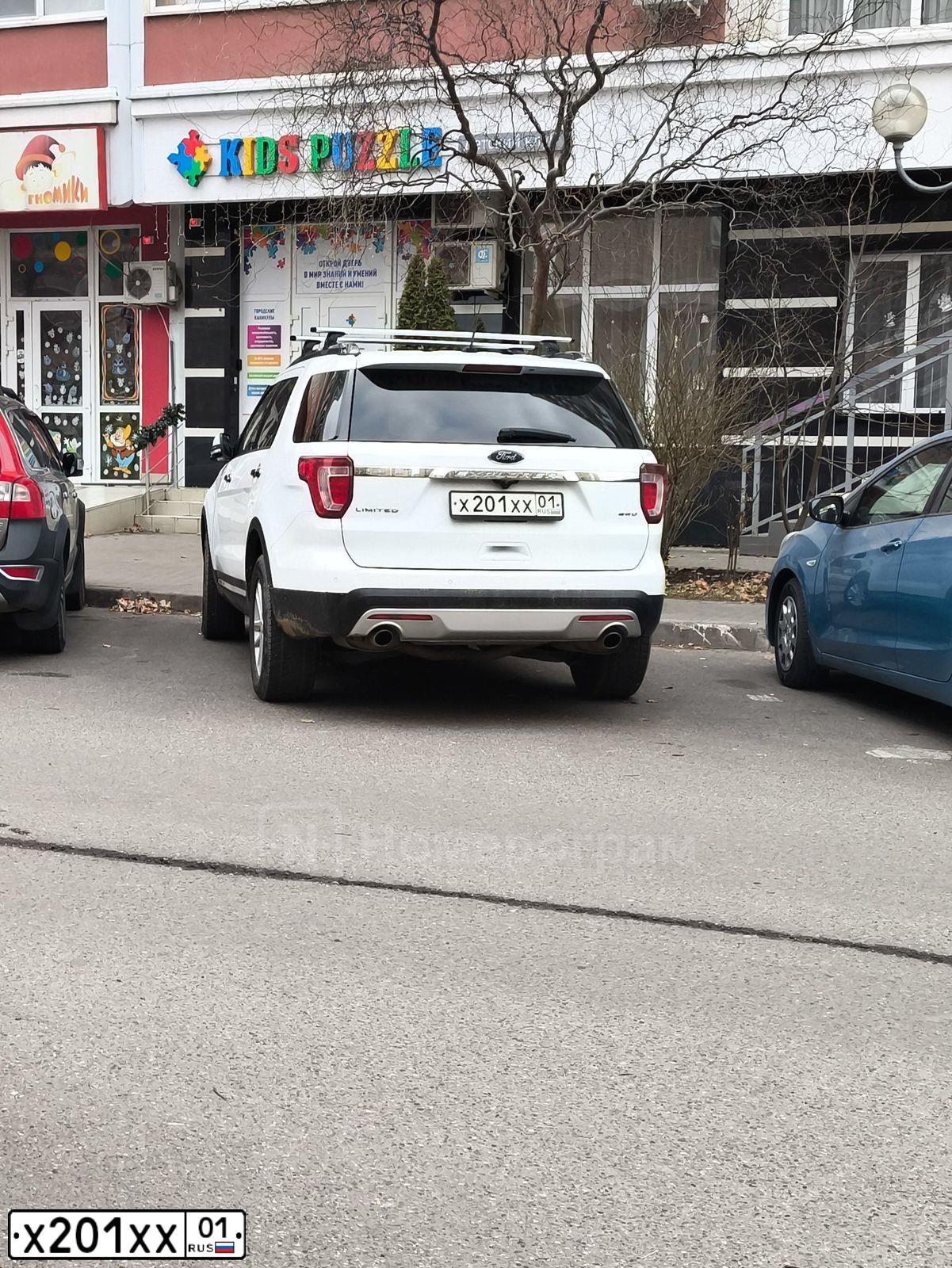 Фото автомобиля TOYOTA HILUX, 2012 — госномер Х201ХХ01. Цвет: Белый