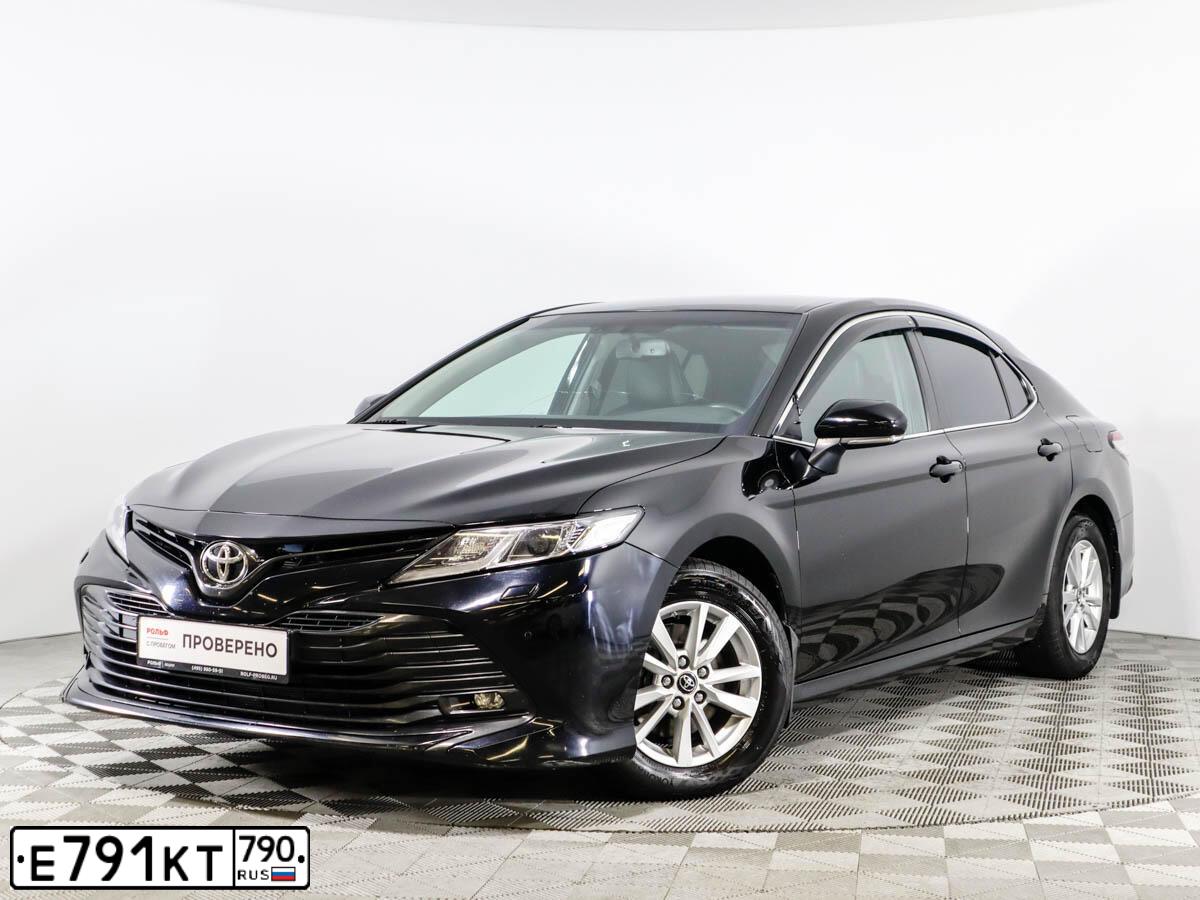 Фото автомобиля TOYOTA CAMRY, 2018 — госномер Р571ЕХ68. Цвет: ЧЕРНЫЙ МЕТАЛЛИК
