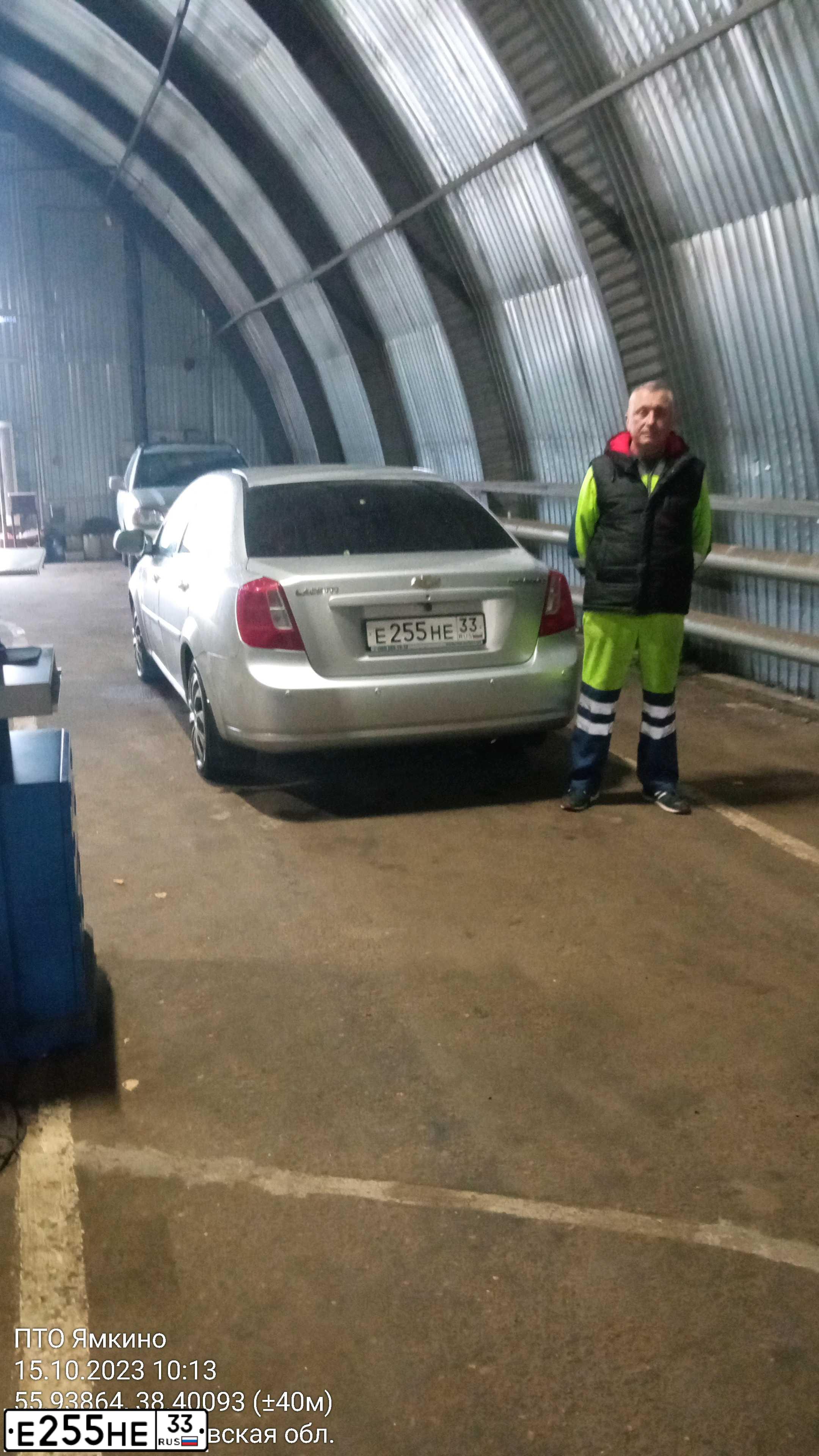 Фото автомобиля CHEVROLET LACETTI, 2012 — госномер Е255НЕ33. Цвет: Серебристый
