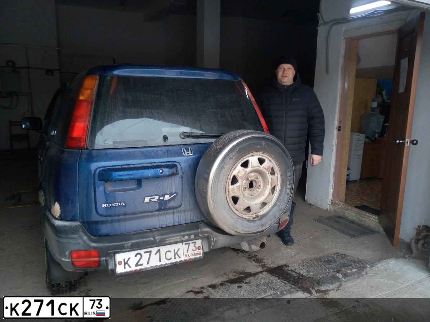 Фото автомобиля HONDA CR-V, 1998 — госномер Е136ЕУ35. Цвет: синий