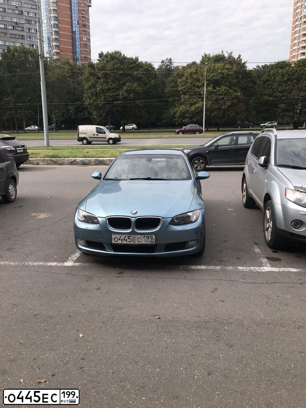 Фото автомобиля BMW SERIE 3, 2008 — госномер Н008ЕВ777. Цвет: ГОЛУБОЙ