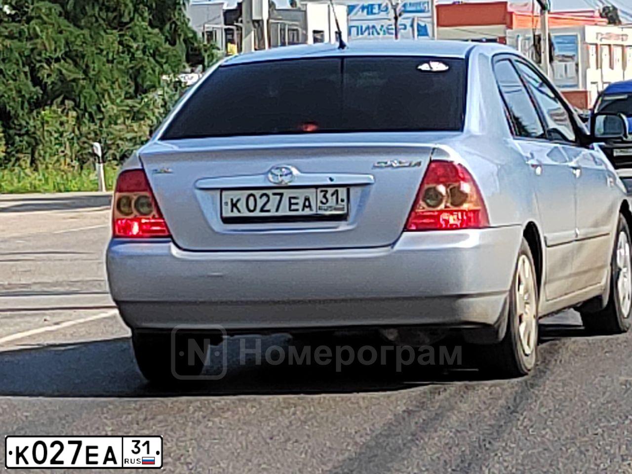 Фото автомобиля TOYOTA COROLLA, 2004 — госномер К027ЕА31. Цвет: СЕРО-ГОЛУБОЙ