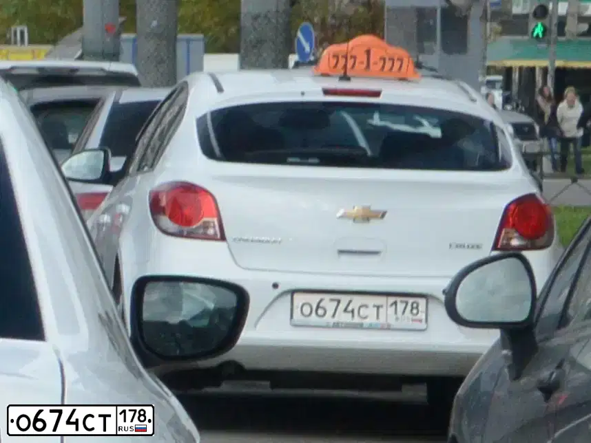 Фото автомобиля CHEVROLET CRUZE, 2013 — госномер О674СТ178. Цвет: БЕЛЫЙ
