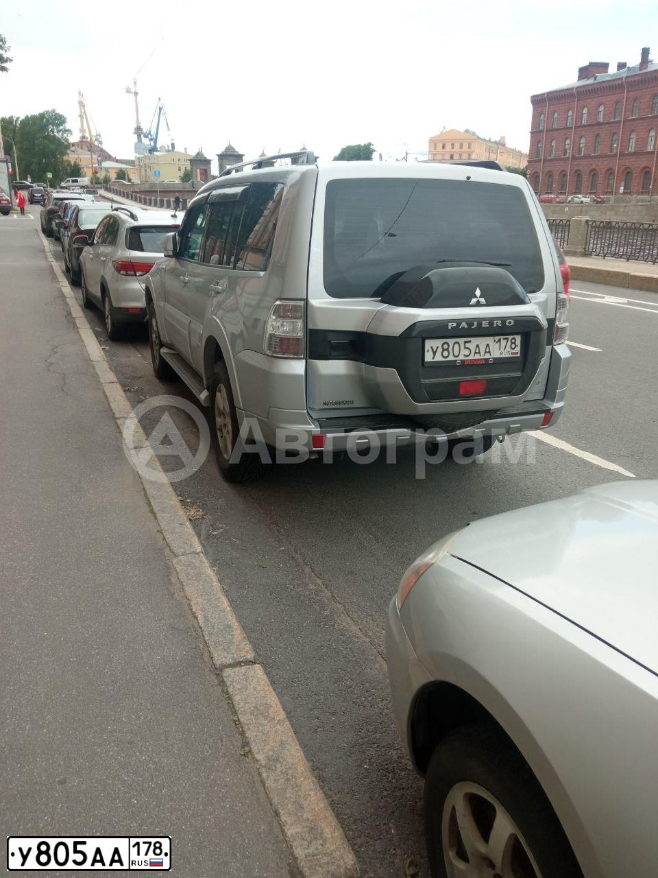 Фото автомобиля MITSUBISHI PAJERO, 2015 — госномер У805АА178. Цвет: СЕРЕБРИСТЫЙ