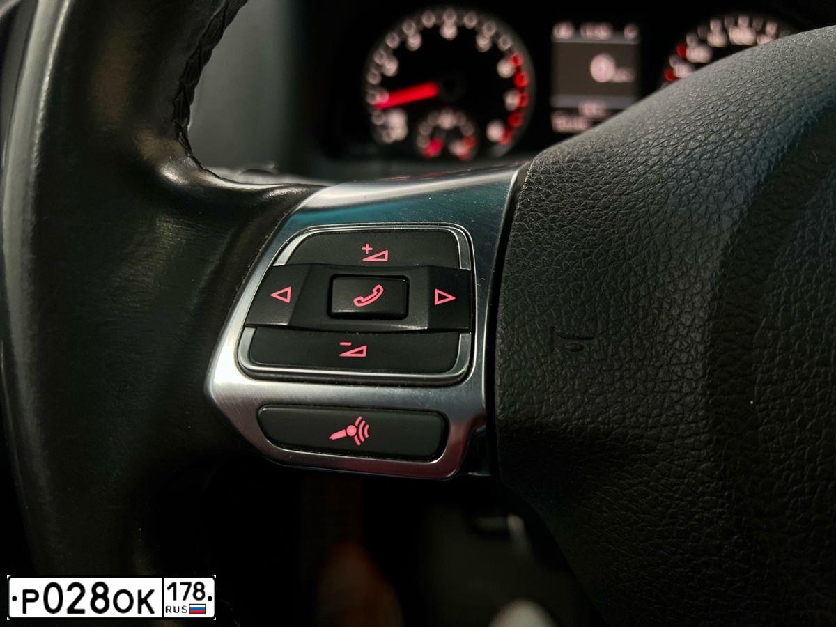 Фото автомобиля VOLKSWAGEN TIGUAN, 2014 — госномер У657ЕН198. Цвет: ЧЕРНЫЙ