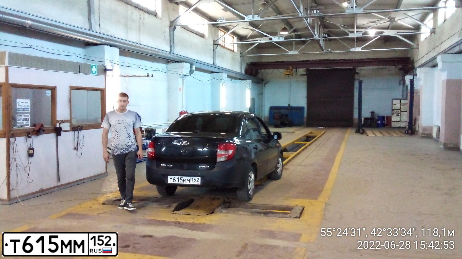 Фото автомобиля LADA 2190 GRANTA, 2014 — госномер Т615ММ152. Цвет: ЧЕРНЫЙ