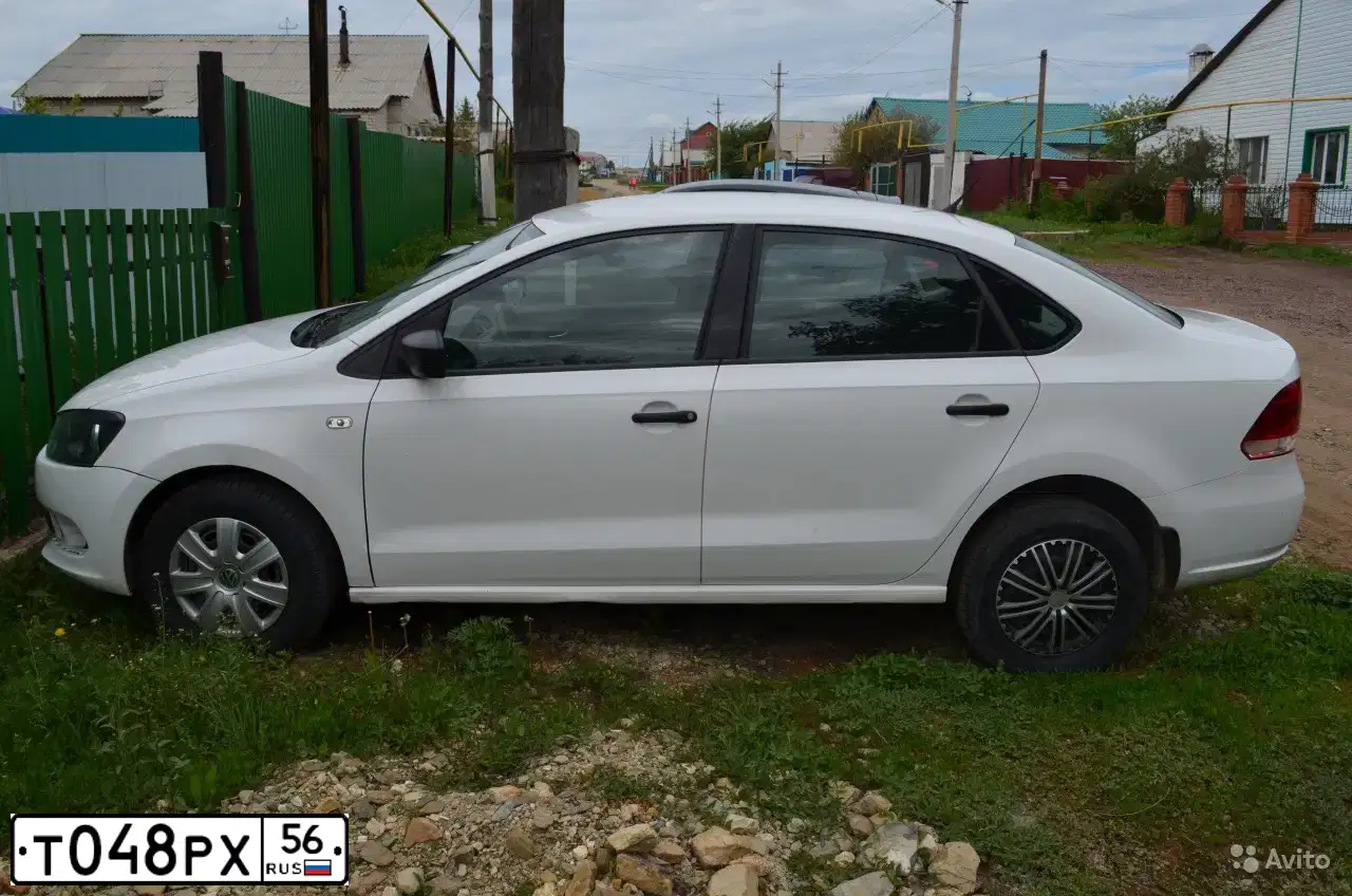 Фото автомобиля VOLKSWAGEN POLO, 2012 — госномер А625МТ702. Цвет: БЕЛЫЙ