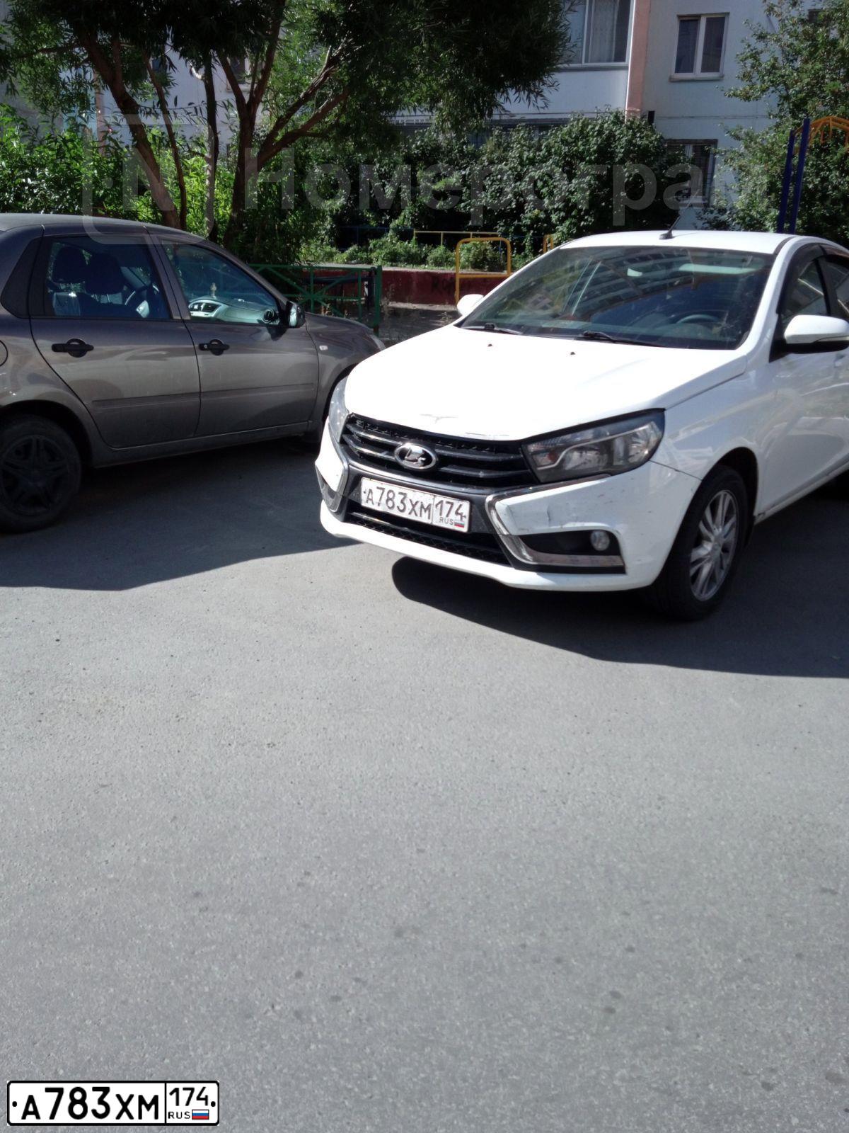 Фото автомобиля LADA VESTA, 2017 — госномер А783ХМ174. Цвет: БЕЛЫЙ