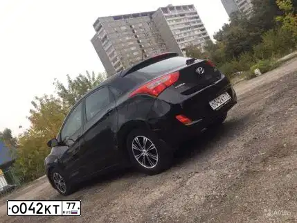 Фото автомобиля HYUNDAI I30, 2012 — госномер О042КТ77. Цвет: ЧЕРНЫЙ