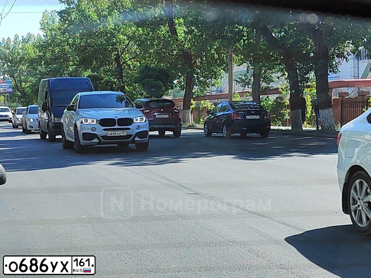 Фото автомобиля BMW X6, 2017 — госномер У777МР161. Цвет: БЕЛЫЙ МЕТАЛЛИК