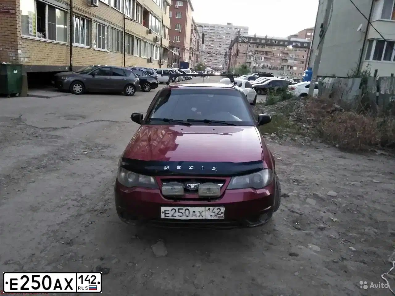 Фото автомобиля DAEWOO O NEXIA, 2012 — госномер Е034НВ82. Цвет: ВИШНЕВЫЙ