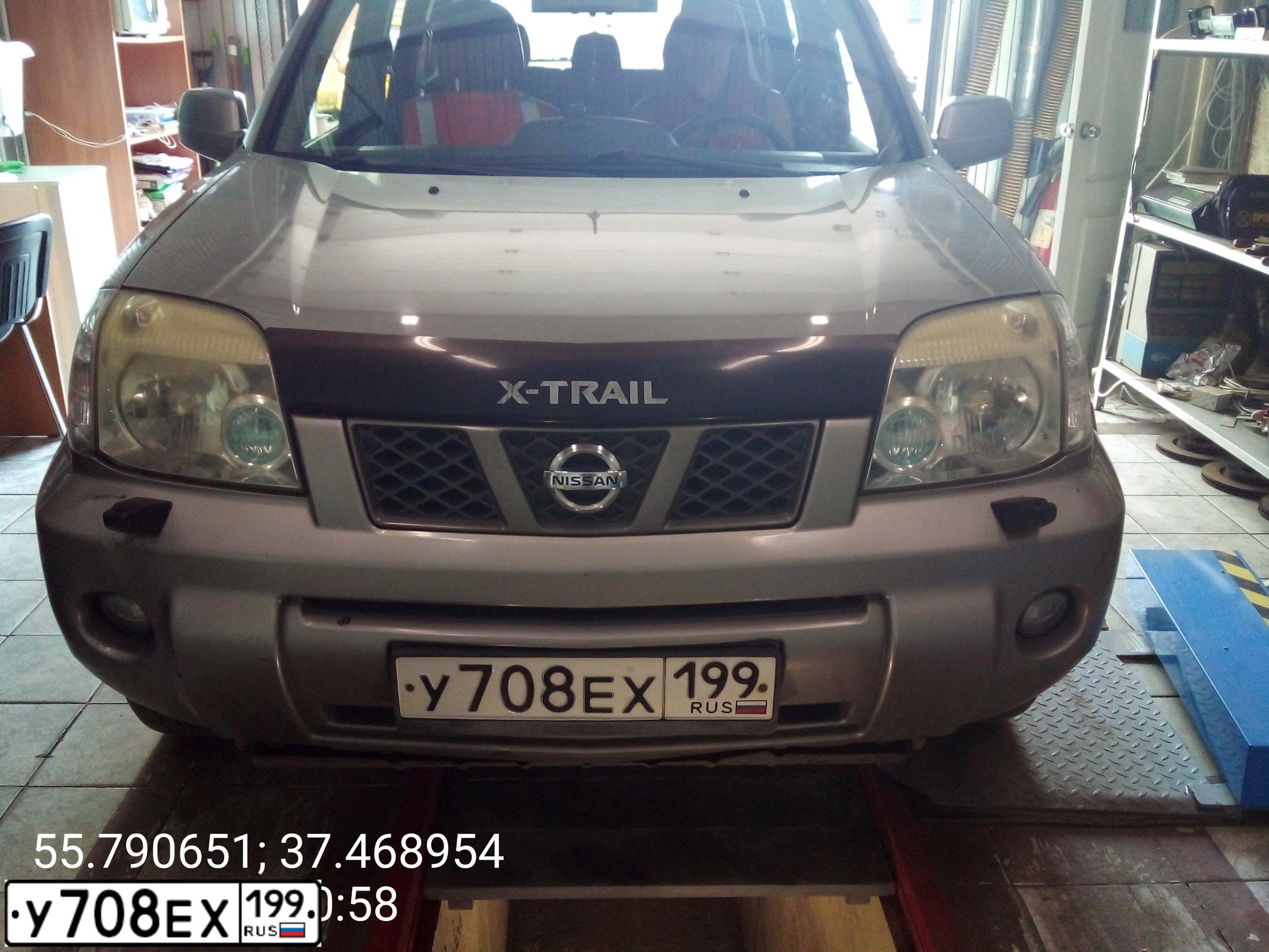 Фото автомобиля NISSAN X-TRAIL, 2004 — госномер У708ЕХ199. Цвет: Серый