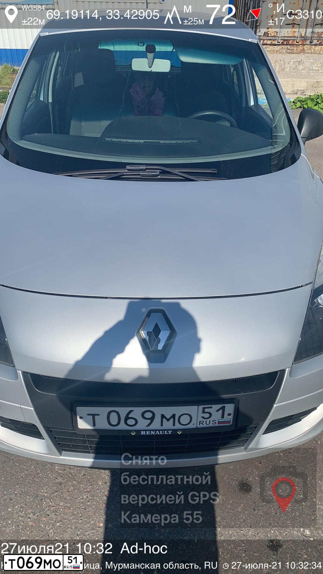 Фото автомобиля RENAULT SCENIC, 2010 — госномер А813СР51. Цвет: Серебристый