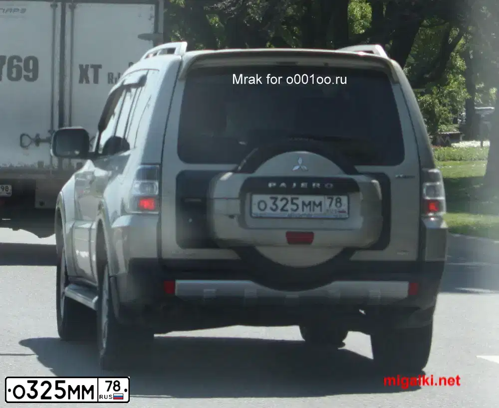Фото автомобиля LEXUS GX, 2012 — госномер Е220РС159. Цвет: БРОНЗОВЫЙ