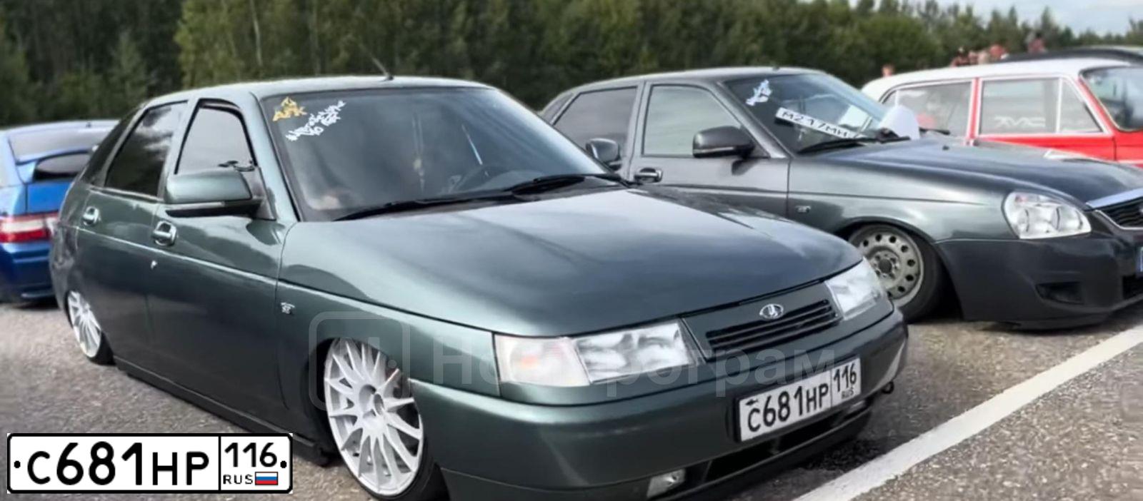 Фото автомобиля LADA 2112, 2008 — госномер С681НР116. Цвет: Серо-сине-зеленый