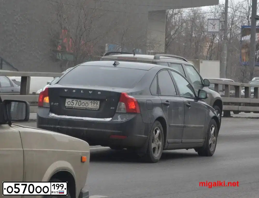 Фото автомобиля MITSUBISHI GALANT, 2008 — госномер О570ОВ199. Цвет: Серебристый