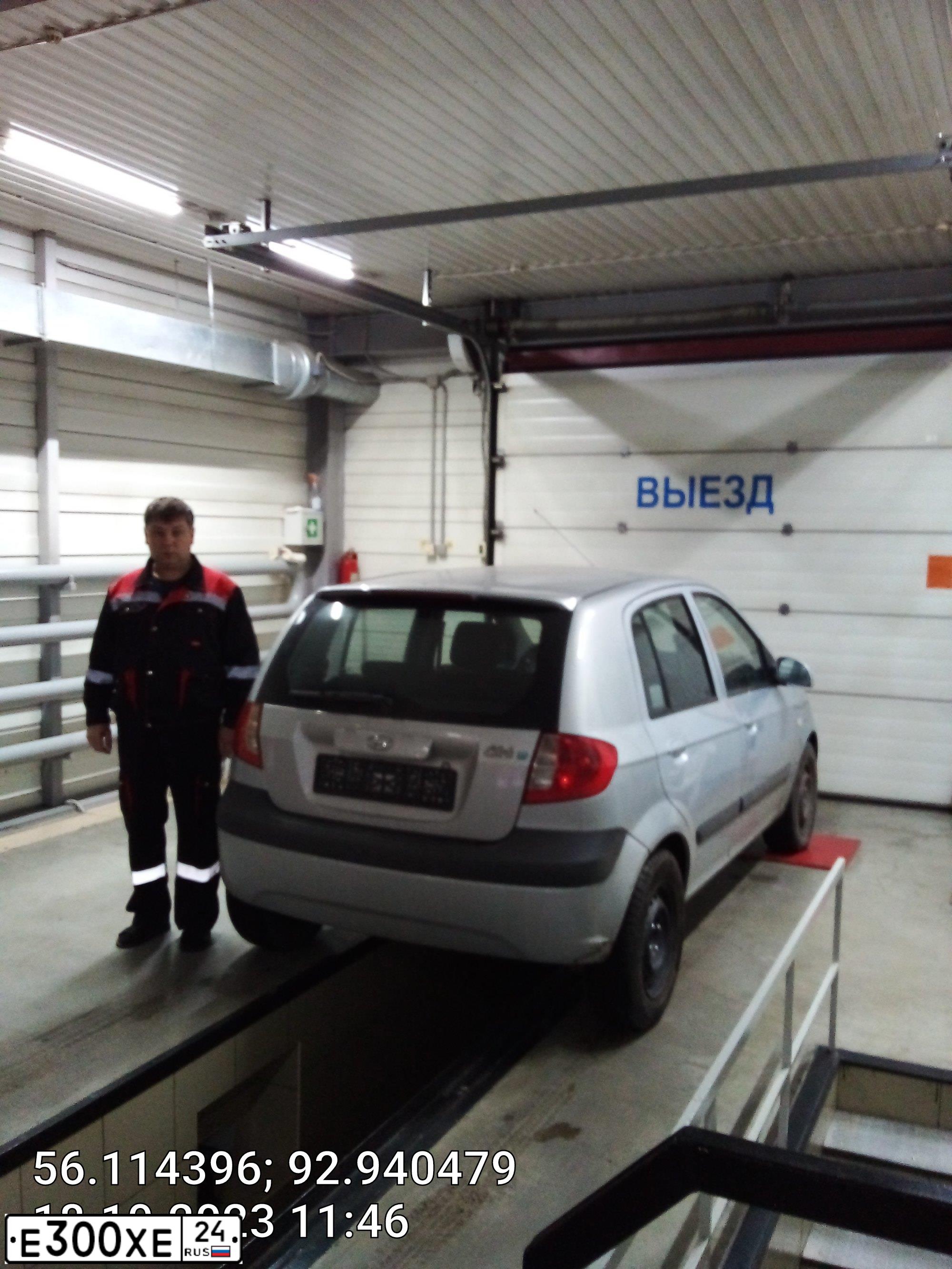 Фото автомобиля HYUNDAI GETZ, 2006 — госномер Х335ТО124. Цвет: Серый