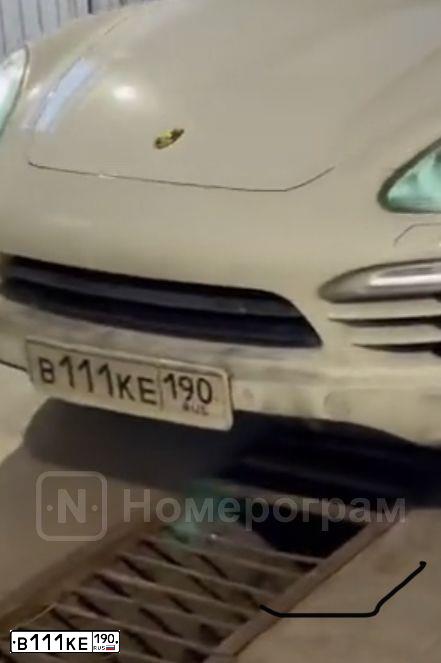 Фото автомобиля BMW X5, 2001 — госномер В111КЕ190. Цвет: ЧЕРНЫЙ