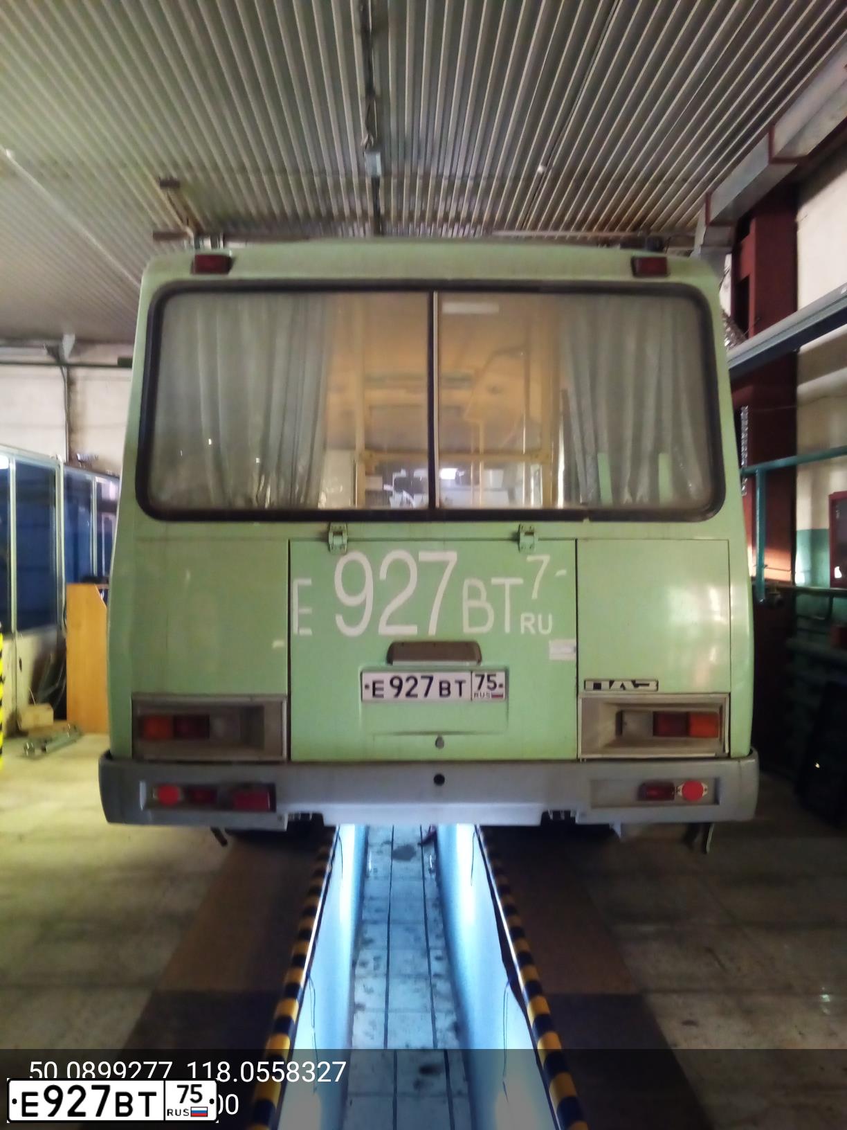 Фото автомобиля PAZ 3205, 2007 — госномер Е927ВТ75. Цвет: САЛАТОВЫЙ