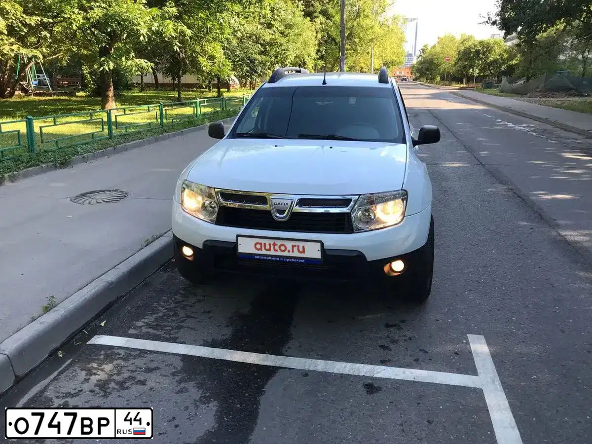 Фото автомобиля DACIA DUSTER, 2010 — госномер Е343ЕВ136. Цвет: Белый