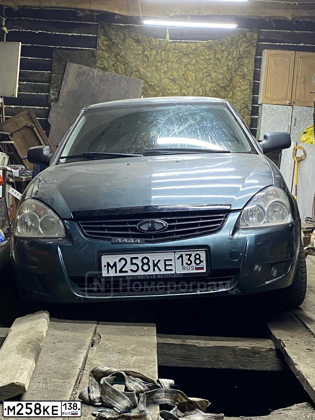 Фото автомобиля LADA 2170 PRIORA, 2007 — госномер М258КЕ138. Цвет: Серо-сине-зеленый