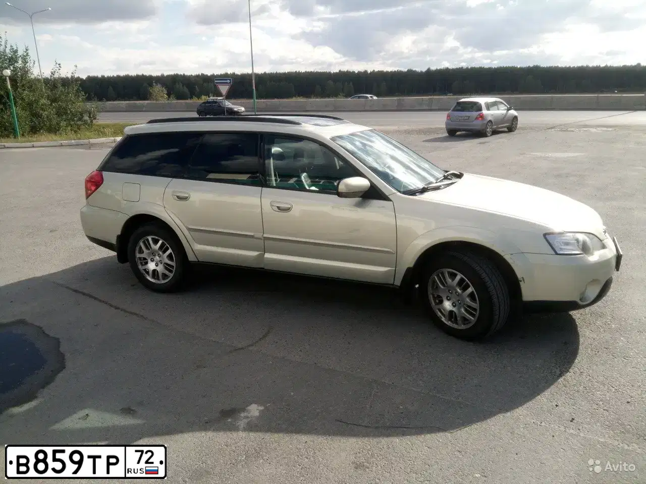 Фото автомобиля SUBARU OUTBACK, 2005 — госномер В859ТР72. Цвет: БЕЖЕВЫЙ