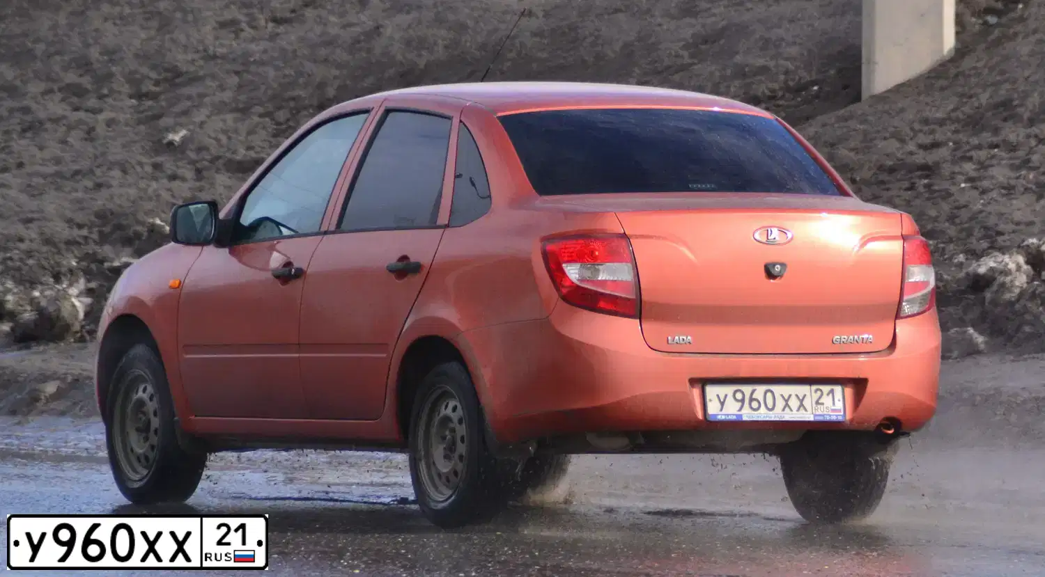 Фото автомобиля LADA GRANTA, 2013 — госномер К810ВЕ147. Цвет: Оранжевый