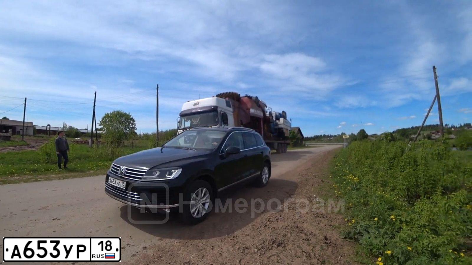Фото автомобиля VOLKSWAGEN TOUAREG, 2015 — госномер К016МЕ716