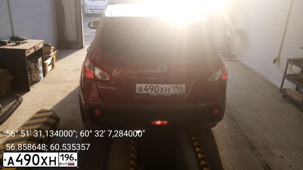 Фото автомобиля NISSAN QASHQAI, 2013 — госномер А490ХН196. Цвет: ТЕМНО-КРАСНЫЙ