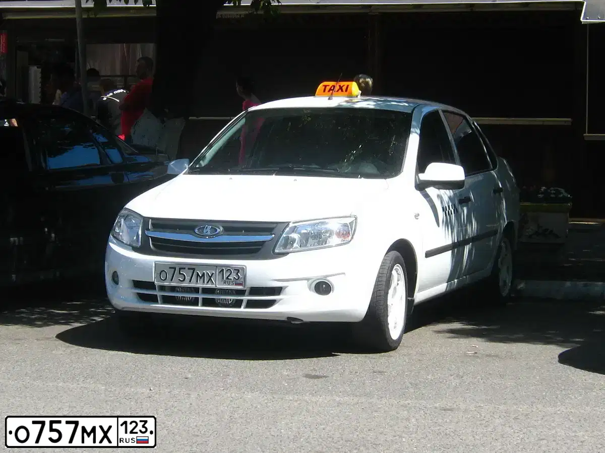 Фото автомобиля LADA 2190 GRANTA, 2013 — госномер А753ЕО193. Цвет: Белый
