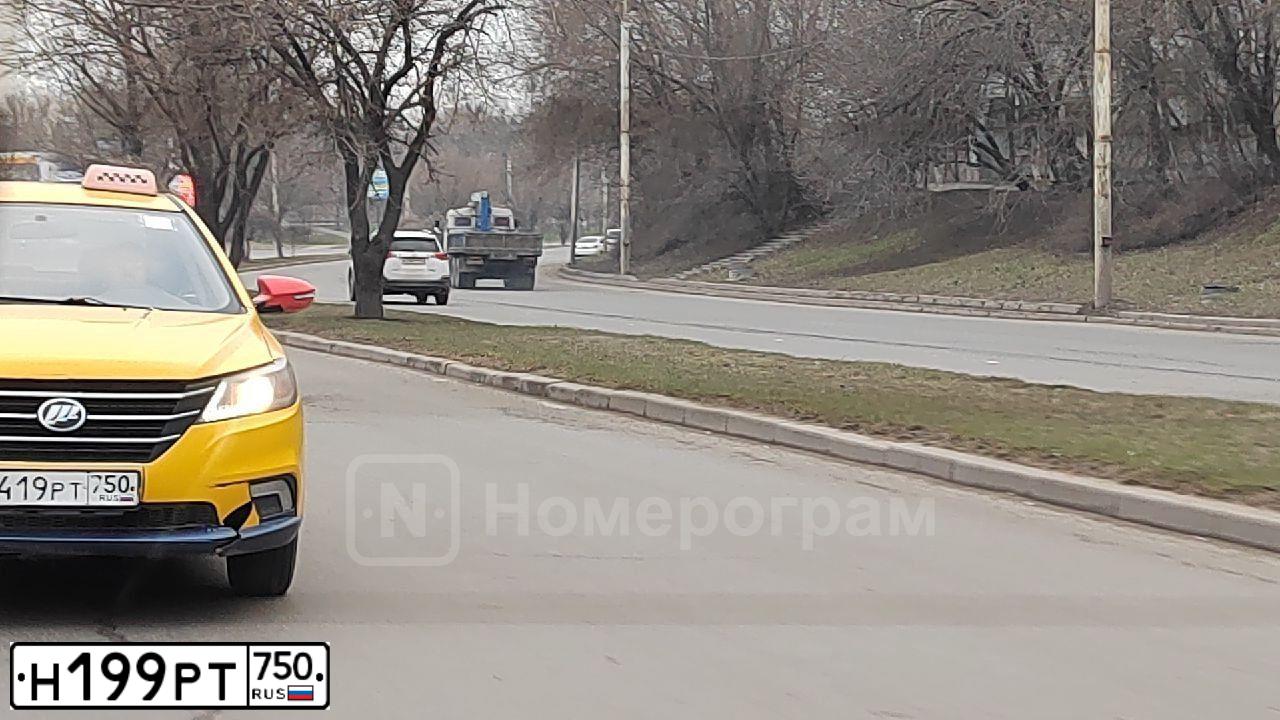 Фото автомобиля VOLVO XC60, 2017 — госномер Н199РТ750. Цвет: синий