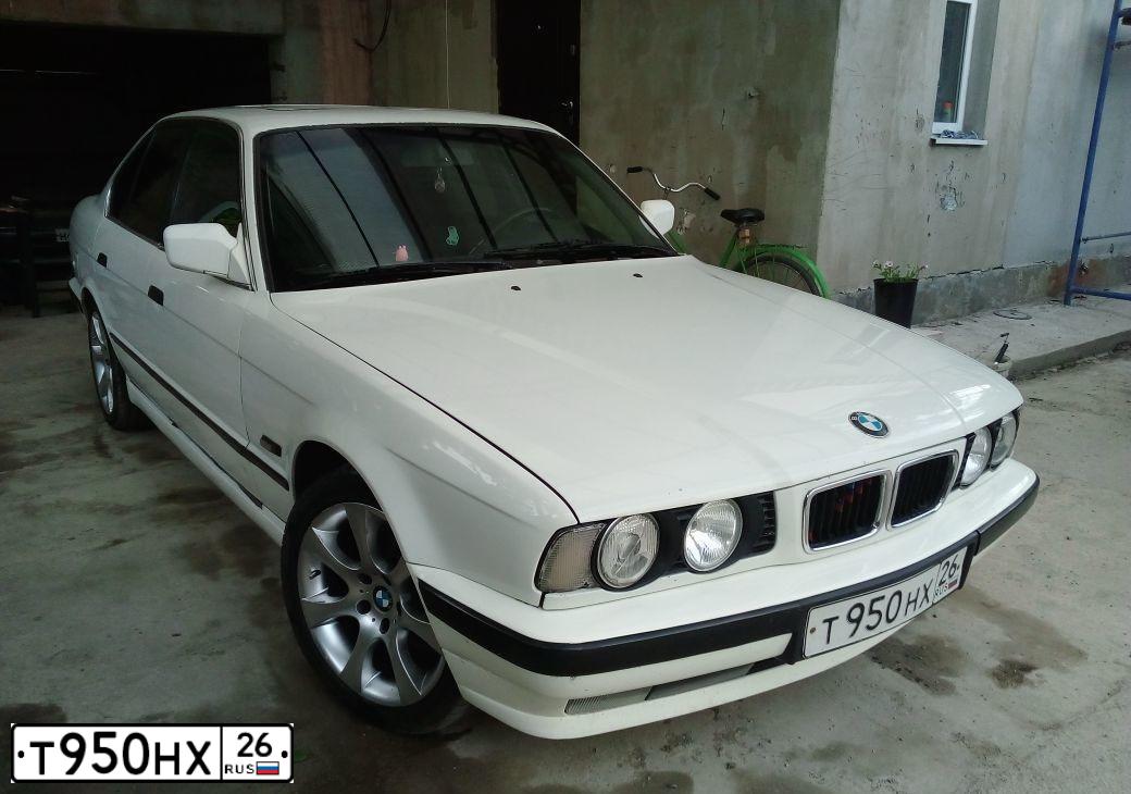 Фото автомобиля BMW SERIE 5, 1988 — госномер Т950НХ26. Цвет: Белый
