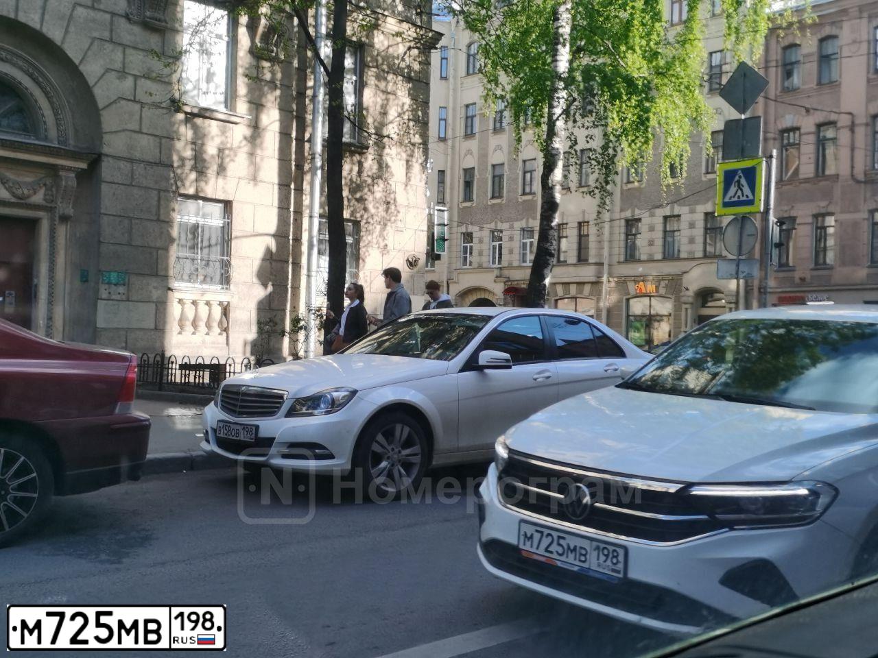 Фото автомобиля VOLKSWAGEN POLO, 2020 — госномер М725МВ198. Цвет: Белый