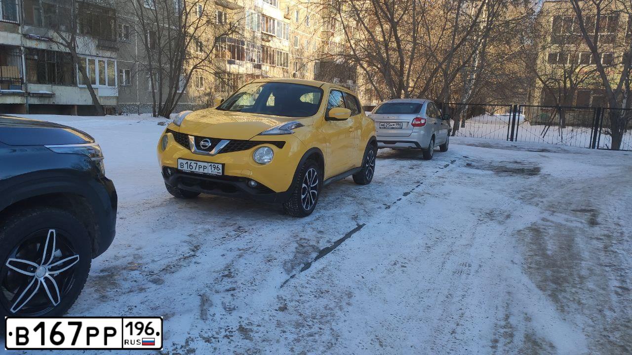 Фото автомобиля NISSAN JUKE, 2014 — госномер В167РР196. Цвет: ЖЕЛТЫЙ