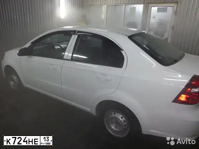 Фото автомобиля CHEVROLET AVEO, 2011 — госномер К727НЕ13. Цвет: БЕЛЫЙ