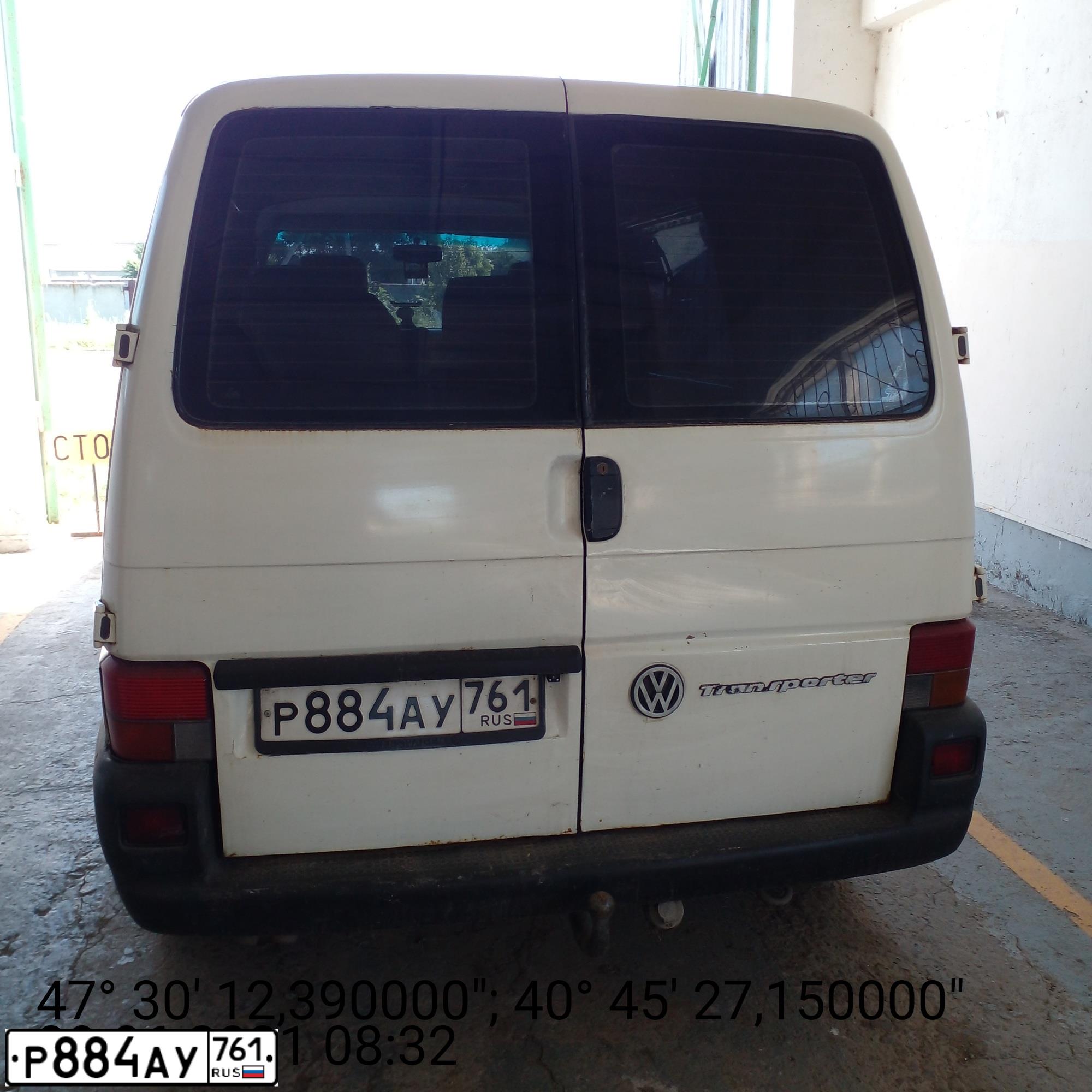 Фото автомобиля VOLKSWAGEN TRANSPORTER, 1997 — госномер Р884АУ761. Цвет: Белый