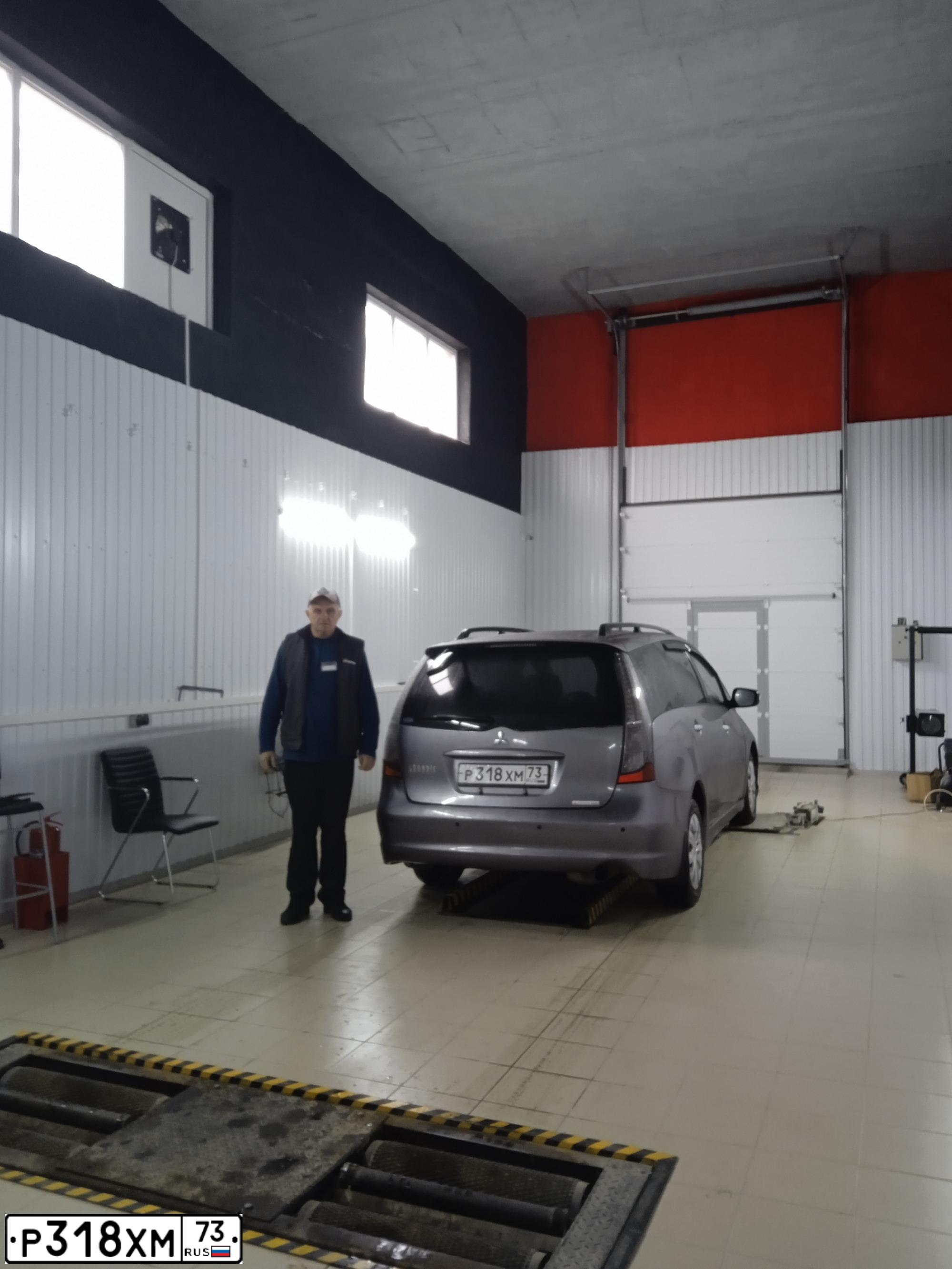 Фото автомобиля MITSUBISHI GRANDIS, 2006 — госномер Н123ЕА126
