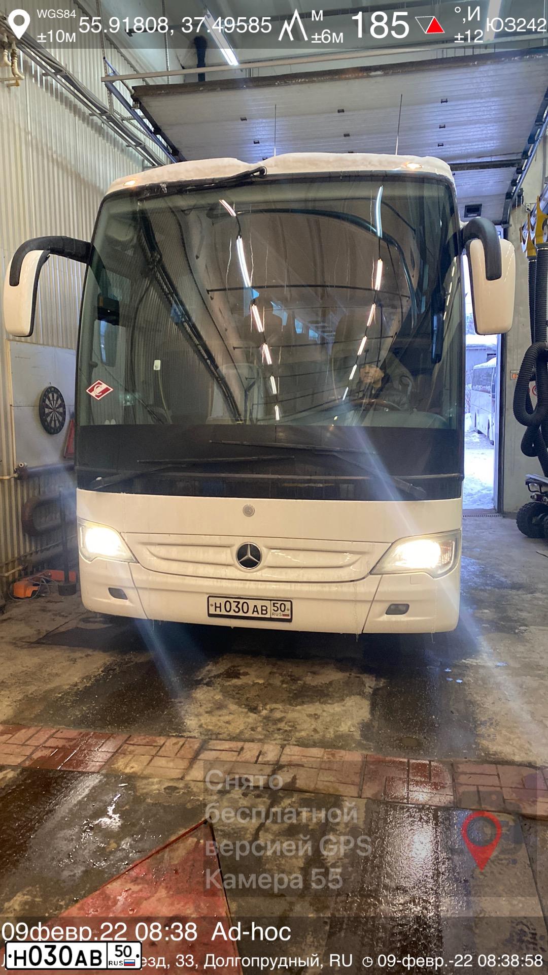 Фото автомобиля MERCEDES O 580 TRAVEGO, 2007 — госномер В595ХТ98. Цвет: Белый