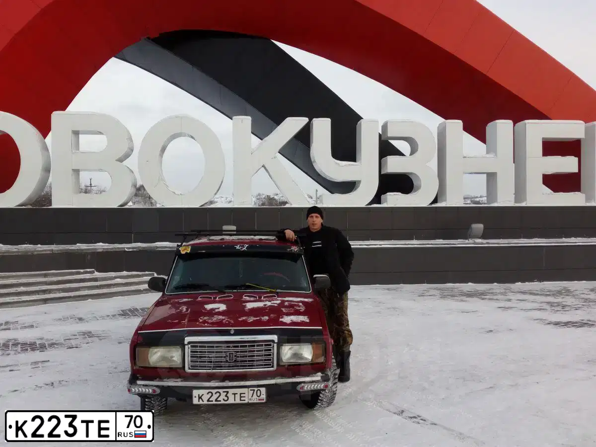 Фото автомобиля LADA 2107 LADA, 2006 — госномер С111НС70. Цвет: ВИШНЕВЫЙ