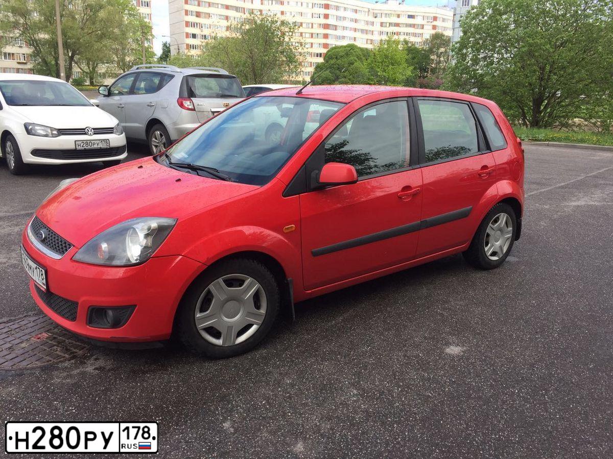 Фото автомобиля VOLKSWAGEN POLO, 2013 — госномер Н280РУ178. Цвет: Белый