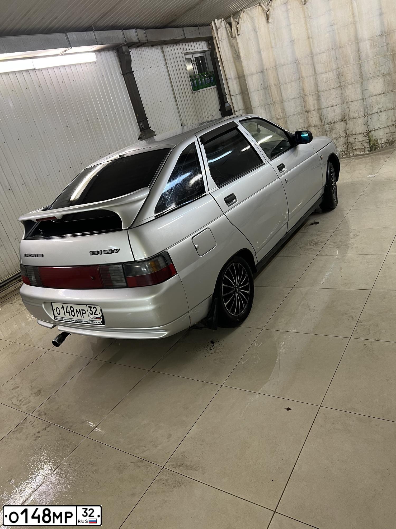 Фото автомобиля LADA 2112 LADA, 2006 — госномер О148МР32. Цвет: Светло-серебристый металик
