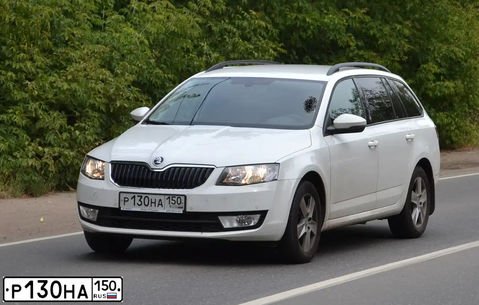 Фото автомобиля MITSUBISHI LANCER, 2007 — госномер Р130НА150. Цвет: ЧЕРНЫЙ