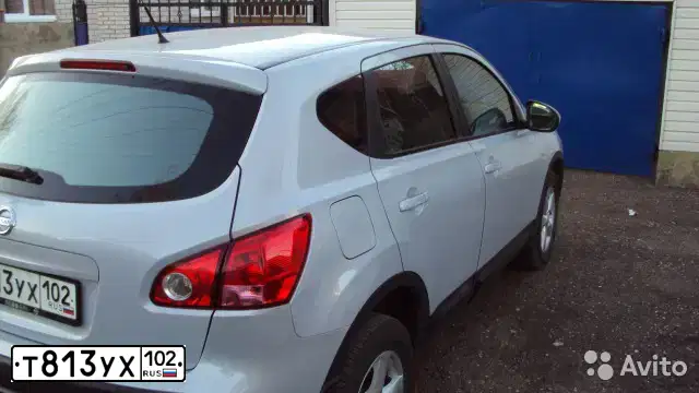 Фото автомобиля NISSAN QASHQAI, 2007 — госномер К585ХН22. Цвет: СЕРЫЙ