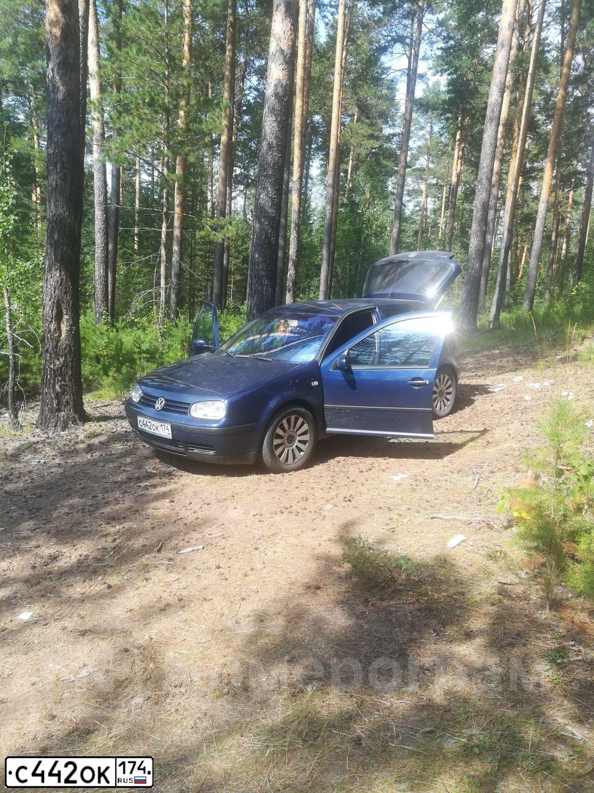 Фото автомобиля VOLKSWAGEN GOLF, 2001 — госномер С442ОК174. Цвет: СИНИЙ