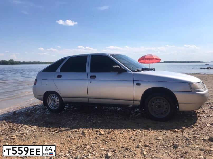 Фото автомобиля LADA 2112 LADA, 2004 — госномер М016УК64. Цвет: СЕРЕБРИСТЫЙ
