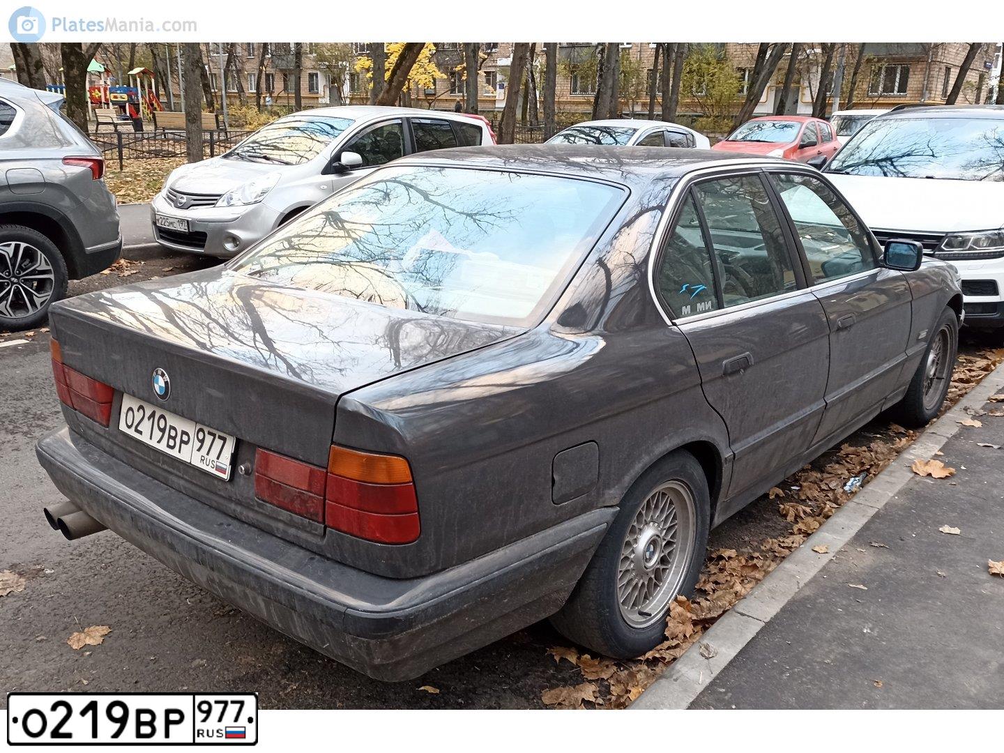 Фото автомобиля BMW SERIE 5, 1992 — госномер О219ВР977. Цвет: СЕРЫЙ ТЕМНЫЙ
