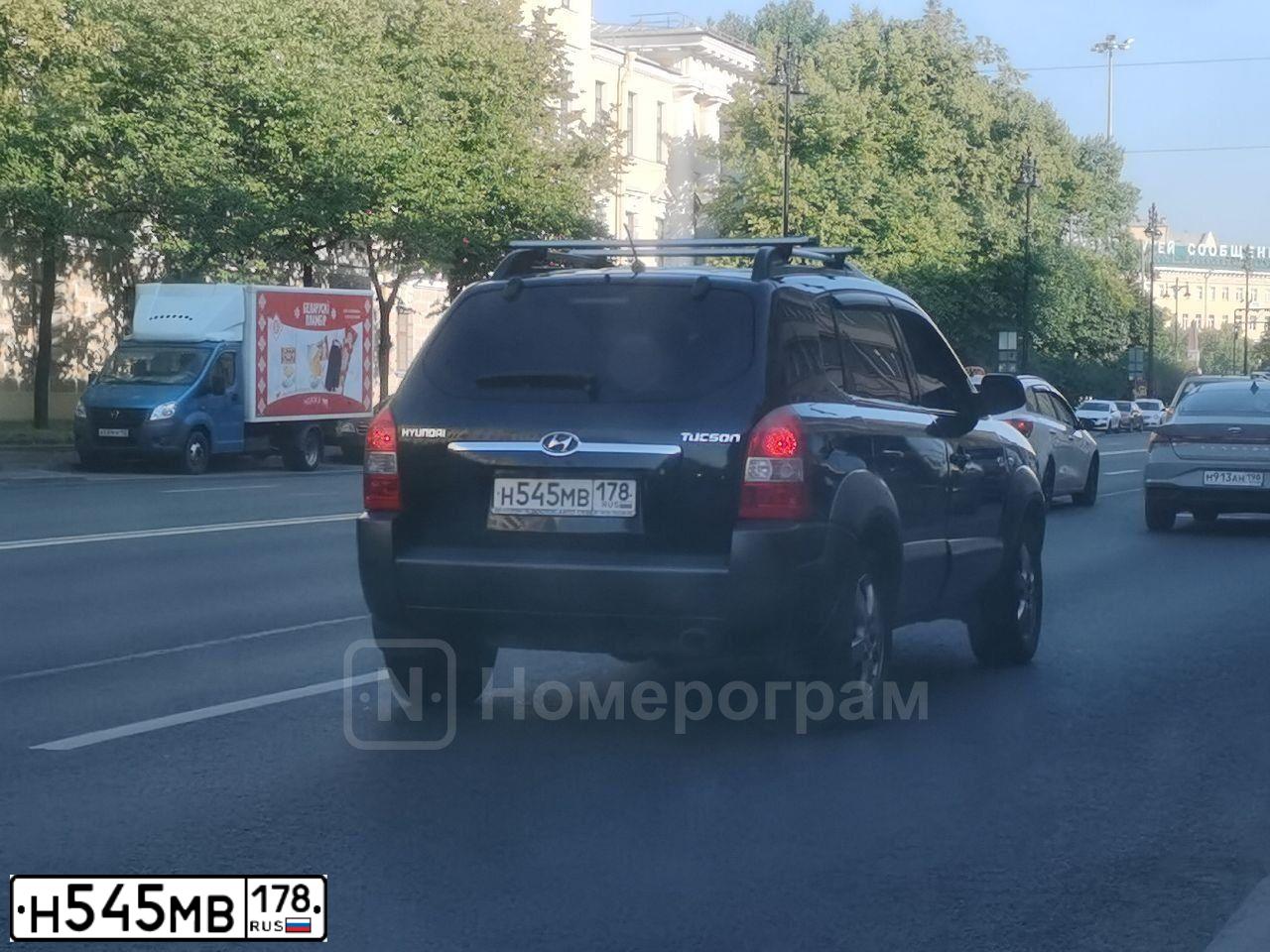 Фото автомобиля HYUNDAI TUCSON, 2008 — госномер Н545МВ178. Цвет: ЧЕРНЫЙ