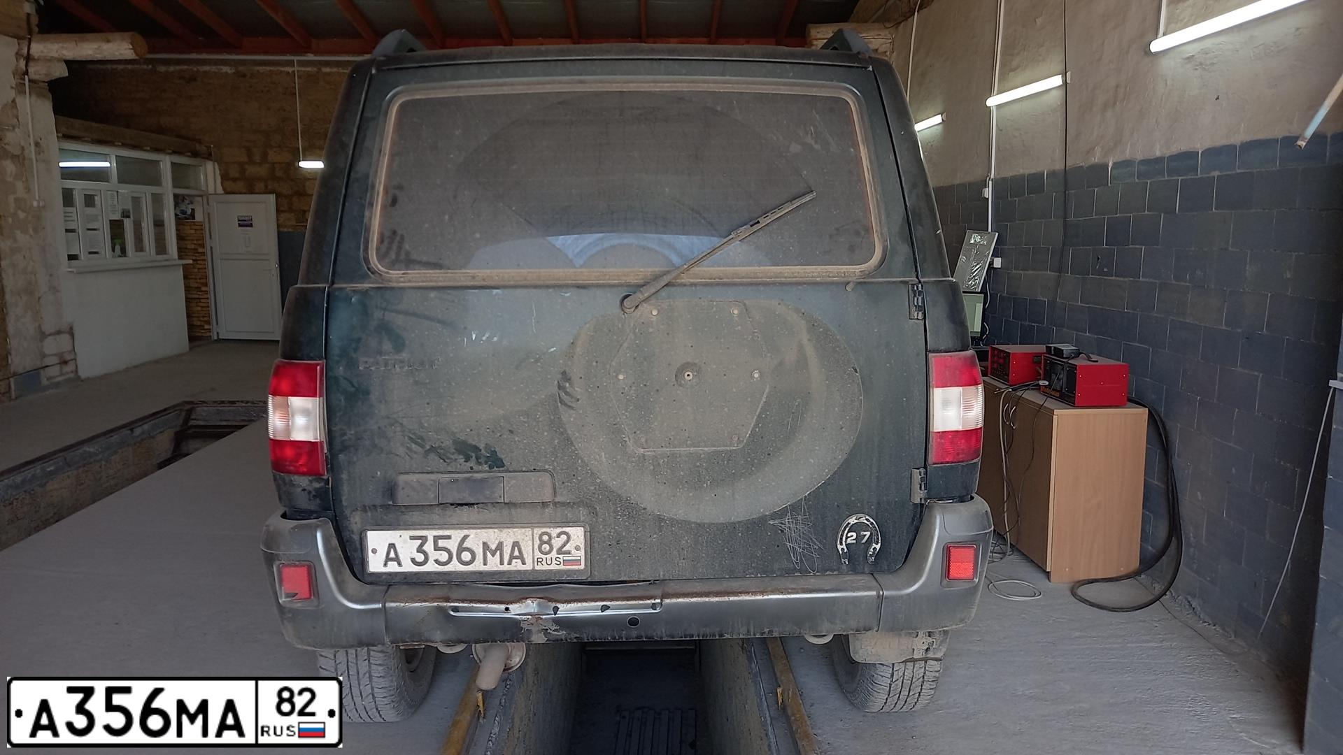 Фото автомобиля UAZ 3163 PATRIOT, 2006 — госномер В932РЕ161. Цвет: ЧЕРНЫЙ